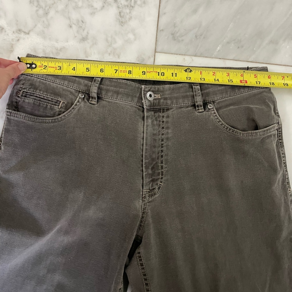 HILTL, men’s gray denim jeans, size likely 36x30, straight leg, modern fit - Picture 7 of 8
